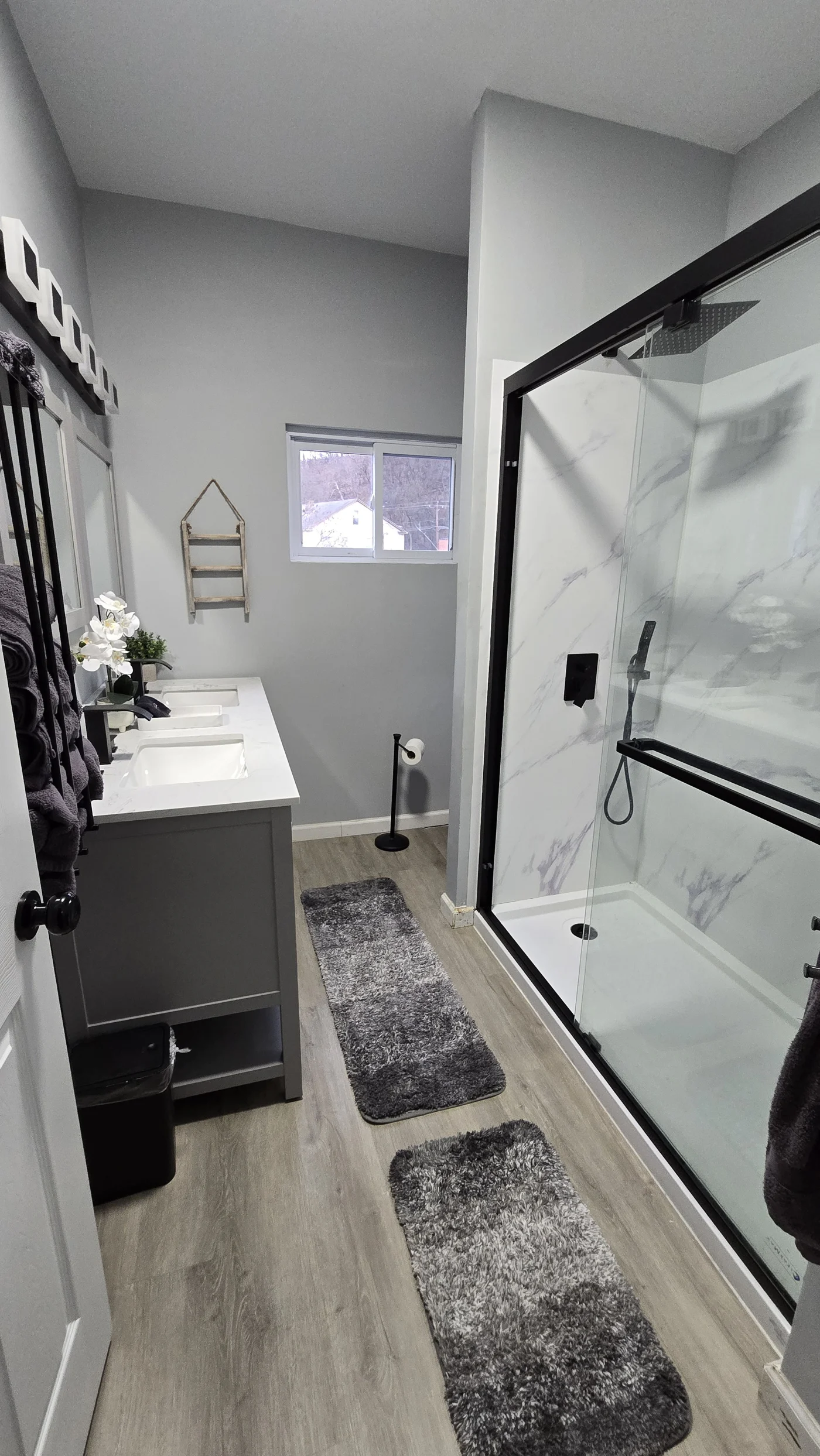 Modern Bathroom Interior Design, Clean And Simple Bathroom Interior Showcasing A Functional Bathtub, Modern Sink, And Neatly Arranged Amenities For A Refreshing And Inviting Atmosphere